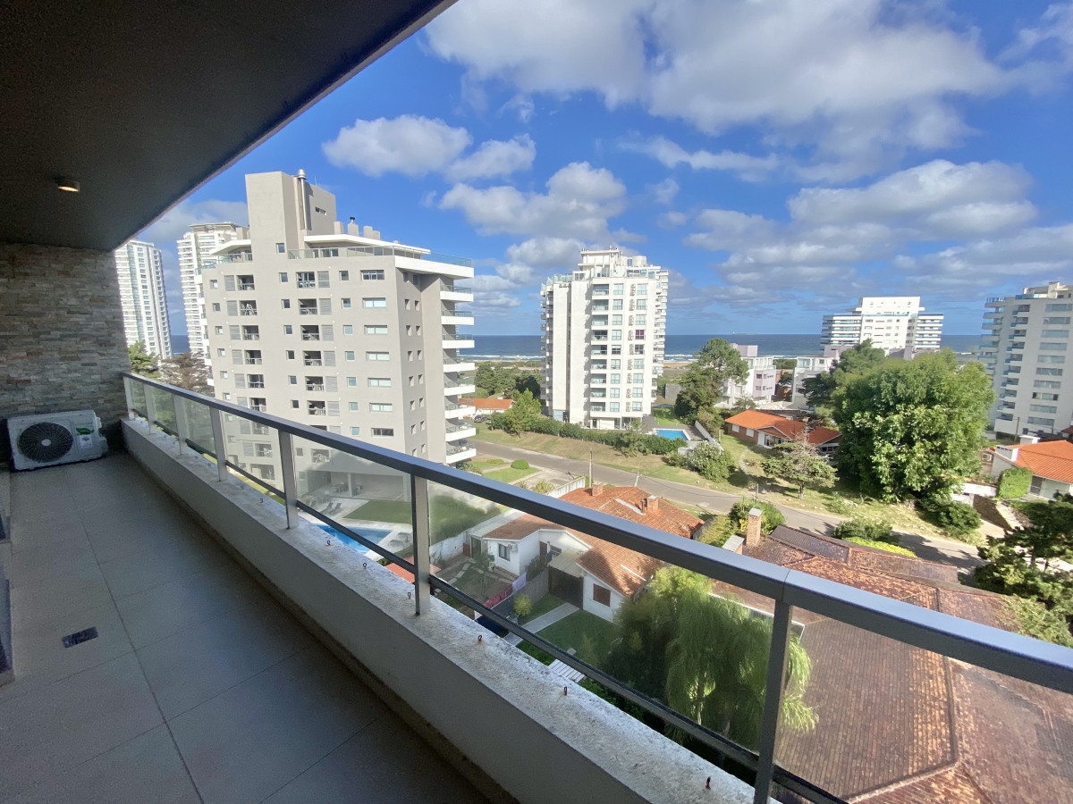 VENTA APARTAMENTO 3 DORMITORIOS EDIFICIO MOON PUNTA  - RSP16670A