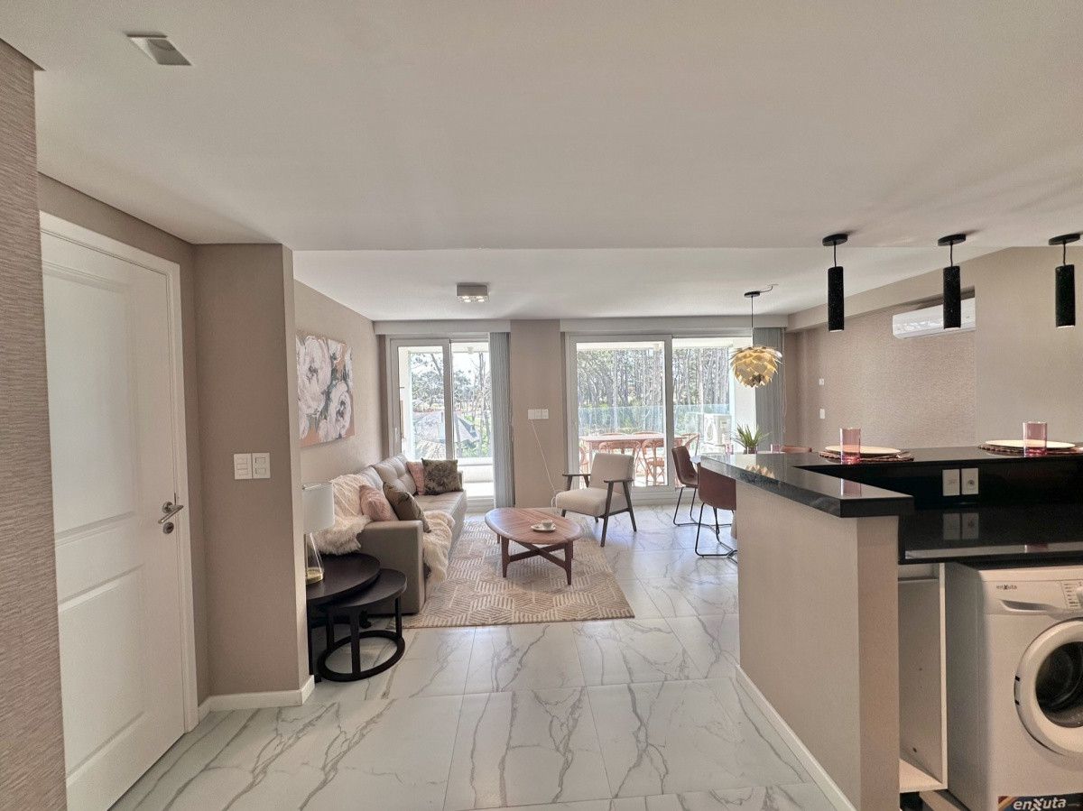 VENTA DE APARTAMENTO DE 1 DORMITORIO CON PARRILERO EN PINARES EN EDIFICIO POSEIDON LAGUNA  - RSP12967A