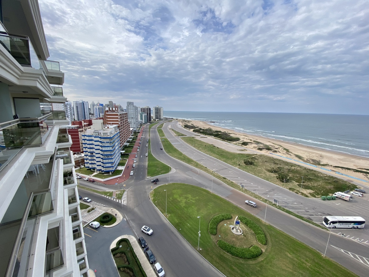 VENTA APARTAMENTO 3 DORMITORIOS PENINSULA PUNTA DEL ESTE EDIFICIO IMPERIALE - RSP11024A