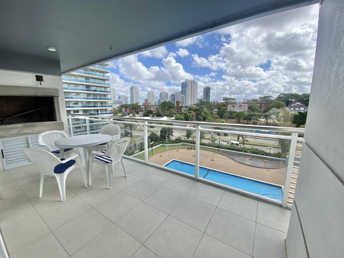 APARTAMENTO DE 2 DORMITORIOS + PARRILLERO EN VENTA - PLAYA BRAVA - RSP8500A
