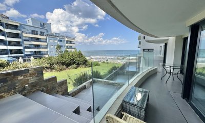VENTA DE APARTAMENTO DE 1 DORMITORIO FRENTE AL MAR EN BRAVA PUNTA DEL ESTE