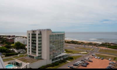VENTA DE APARTAMENTO DE 3 SUITES EN EDIFICIO LOOK BRAVA PUNTA DEL ESTE