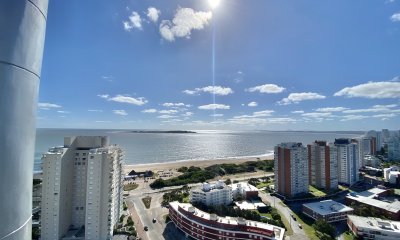 VENTA DE APARTAMENTO DE 2 DORMITORIOS EN MIAMI BOULEVARD PUNTA DEL ESTE