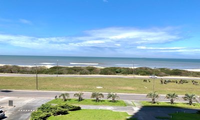 VENTA DE APARTAMENTO DE 3 DORMITORIOS EN EDIFICIO TORRE LOBOS PUNTA DEL ESTE