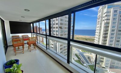 Venta de apartamento reciclado  de 3 dormitorios mas dependencia de servicio con baño