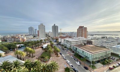 VENTA DE APARTAMENTO DE 1 DORMITORIO EN EDIFICIO LIBERTADOR PUNTA DEL ESTE