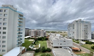 VENTA DE APARTAMENTO DE 2 DORMITORIOS EN EDIFICIO ICON BRAVA PUNTA DEL ESTE