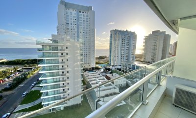 VENTA APARTAMENTO 2 DORMITORIOS PLAYA MANSA PUNTA DEL ESTE