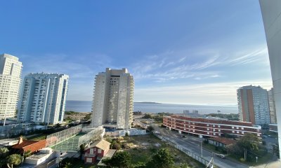 VENTA DE APARTAMENTO DE 2 DORMITORIOS EN MIAMI BOULEVARD PUNTA DEL ESTE