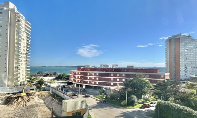 Venta de apartamento de 2 dormitorios en torre con servicios