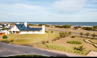 VENTA DE APARTAMENTO DE 3 DORMITORIOS EN BRAVA PUNTA DEL ESTE