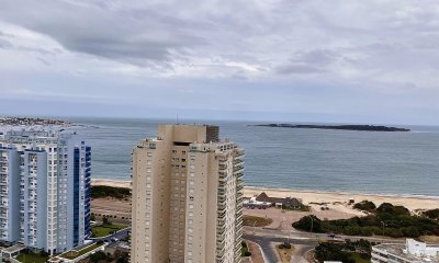 VENTA DE APARTAMENTO DE 2 DORMITORIOS EN EDIFICIO MIAMI BOULEVARD PUNTA DEL ESTE