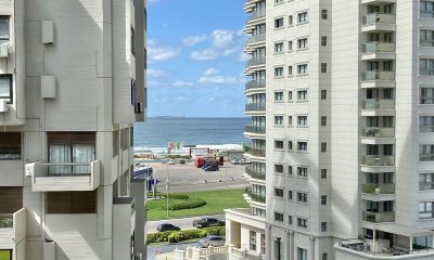 VENTA APARTAMENTO 2 DORMITORIOS 2 BAÑOS EDIFICIO PARQUEMAR CENTER
