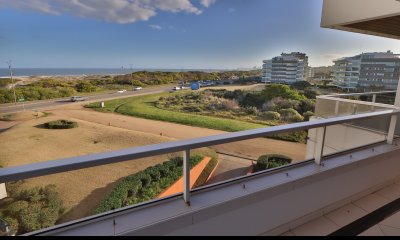 VENTA APARTAMENTO 3 DORMITORIOS MAS DEPENDENCIA EDIFICIO AGUAS AZULES
