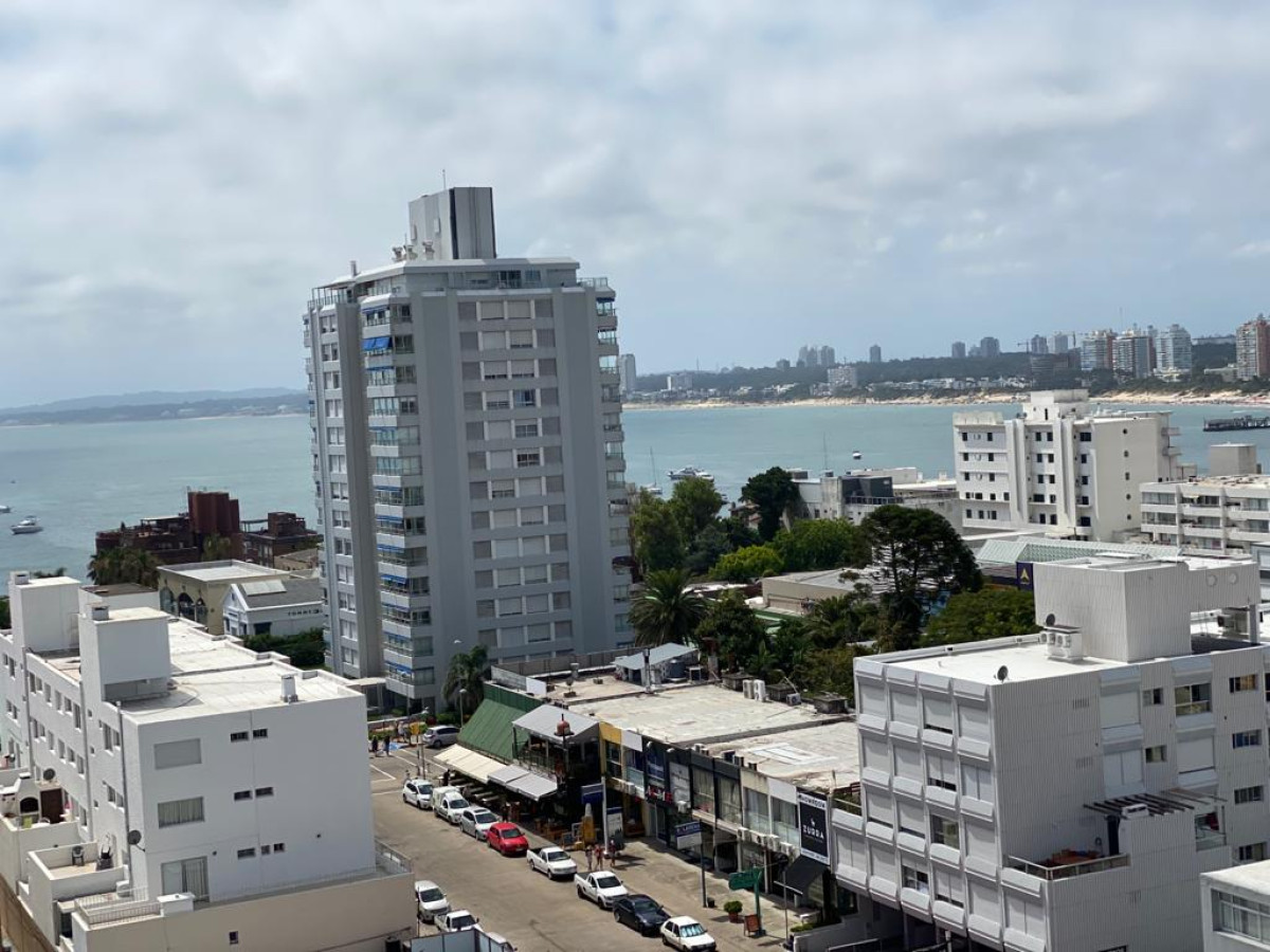 Apartamento en venta de 2 dormitorios en Peninsula, Punta del Este.