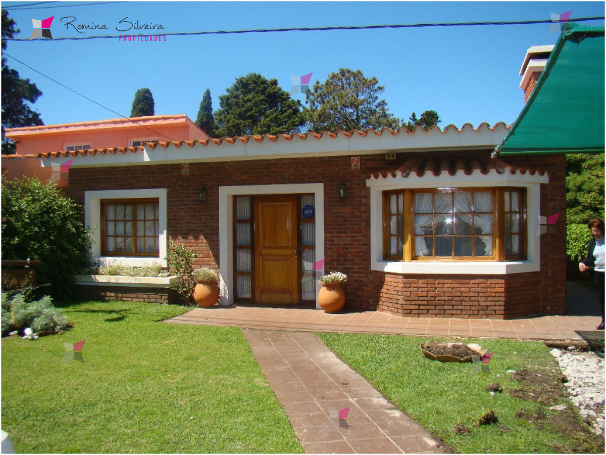VENTA DE CASA DE 3 DORMITORIOS EN MANSA A 50 MTS DEL MAR EN PUNTA DEL ESTE  - RSP7637C