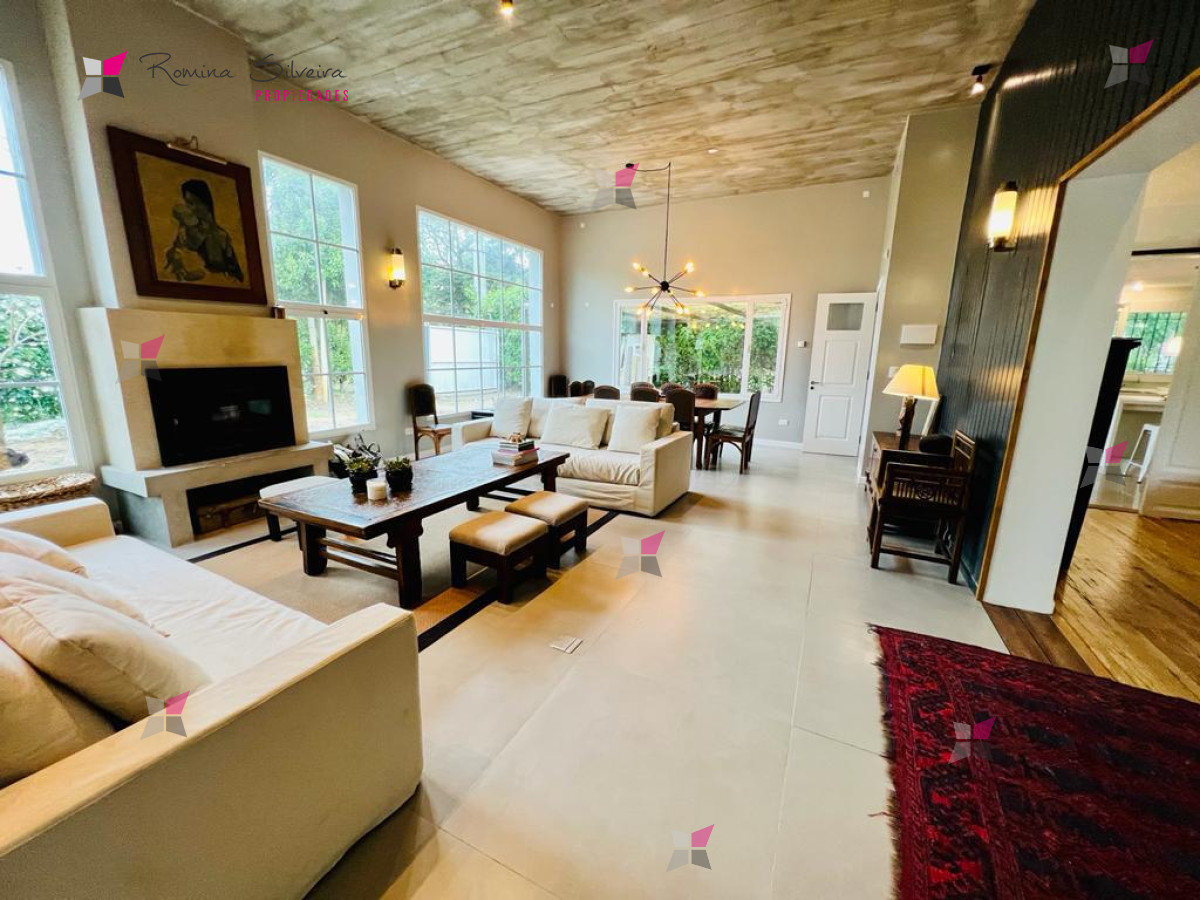 VENTA DE CASA DE 4 DORMITORIOS EN MARLY PUNTA DEL ESTE - RSP13044C