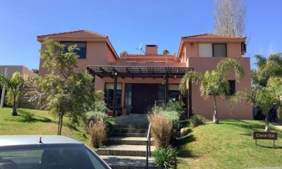 VENTA DE CASA DE54 DORMITORIOS EN BARRIO PRIVADO LA RESIDENCE PUNTA DEL ESTE