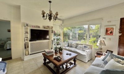 CASA DE 4 DORMITORIOS CON PISCINA Y PARRILLERO - RINCON DEL INDIO