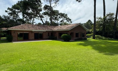 VENTA CASA DE 5 DORMITORIOS EN SAN RAFAEL PUNTA DEL ESTE