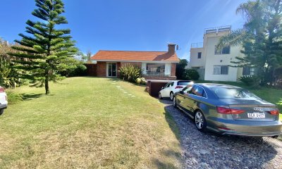 CASA EN VENTA 3 DORMITORIOS - PUNTA BALLENA