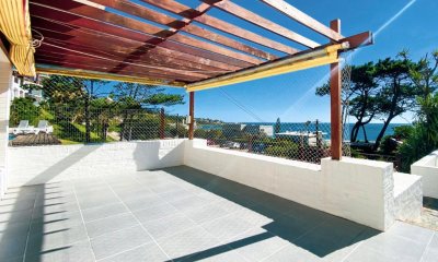 VENTA DE CASA DE 4 DORMITORIOS EN PUNTA BALLENA CON VISTA AL MAR