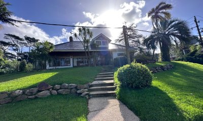 VENTA DE CASA DE 5 DORMITORIOS EN MANSA PUNTA DEL ESTE