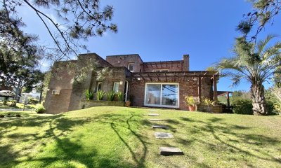 CASA EN VENTA 6 DORMITORIOS 6 BAÑOS 5 EN SUITE EN SOLANAS