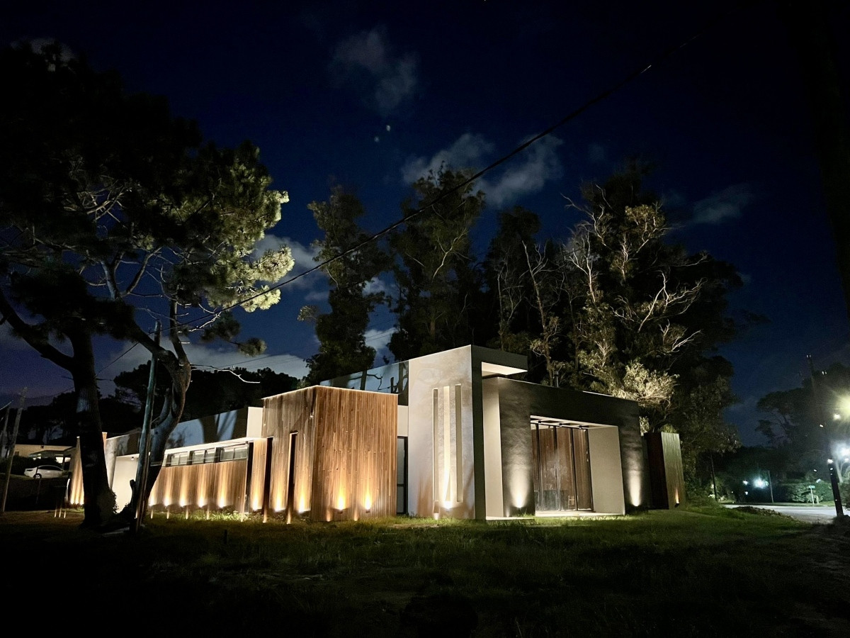 Residencia a estrenar en  venta Barrio Lugano - Punta del Este