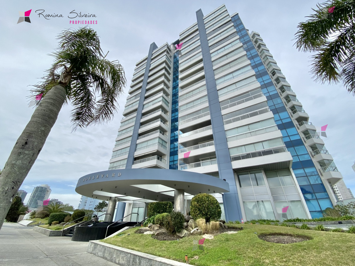 VENTA APARTAMENTO 3 DORMITORIOS Y SERVICIO - ART BOULEVARD - RSP17472A