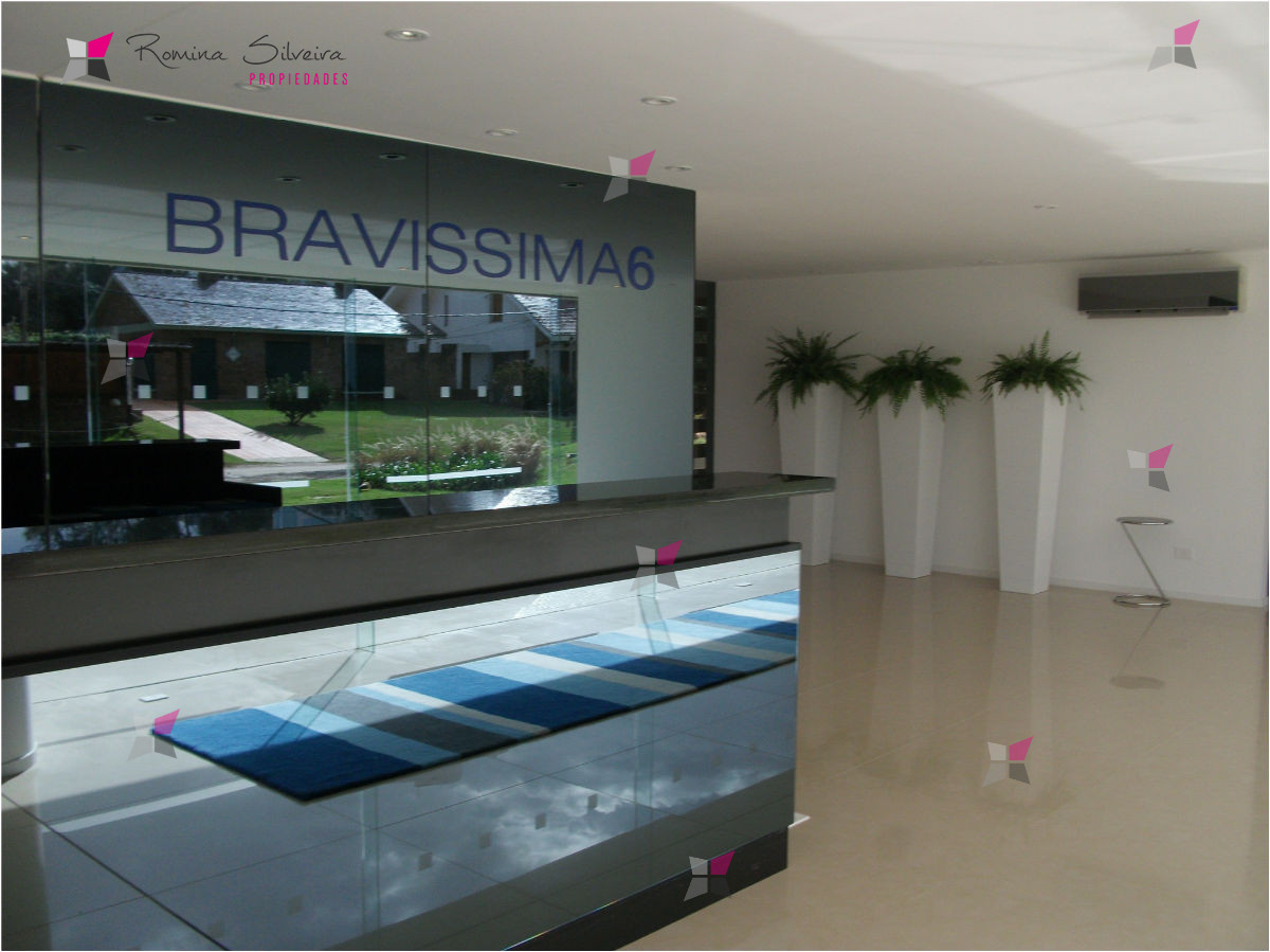 ALQUILER DE APARTAMENTO DE 2 DORMITORIOS EN BRAVA PUNTA DEL ESTE  - RSP6298A