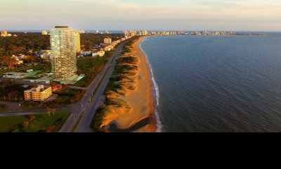 VENTA DE APARTAMENTO DE 2 DORMITORIOS EN VENETIAN TOWER PUNTA DEL ESTE