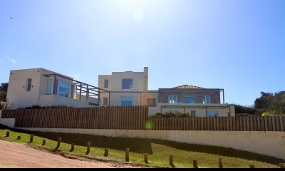 Casa en Manantiales, Punta Piedras