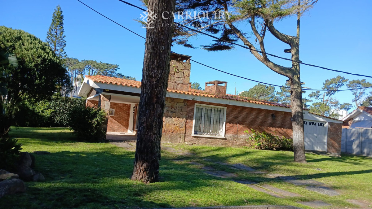 Casa ID.10601/En-venta-casa-de-1-dormitorio-con-dependencia-en-Cantegril - Gran oportunidad casa en venta el corazon de playa mansa a 350 metros del mar