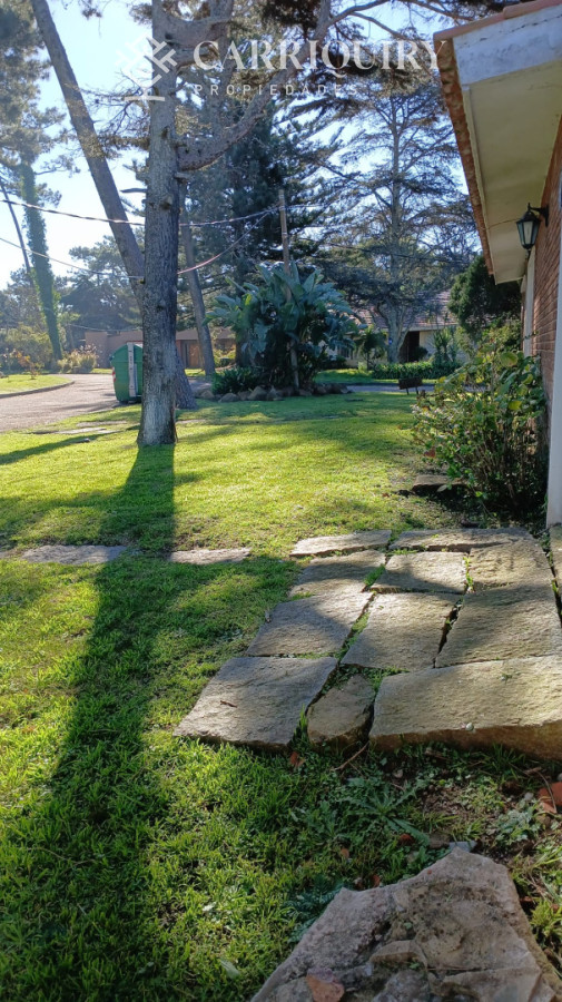 Casa ID.10601/En-venta-casa-de-1-dormitorio-con-dependencia-en-Cantegril - Gran oportunidad casa en venta el corazon de playa mansa a 350 metros del mar