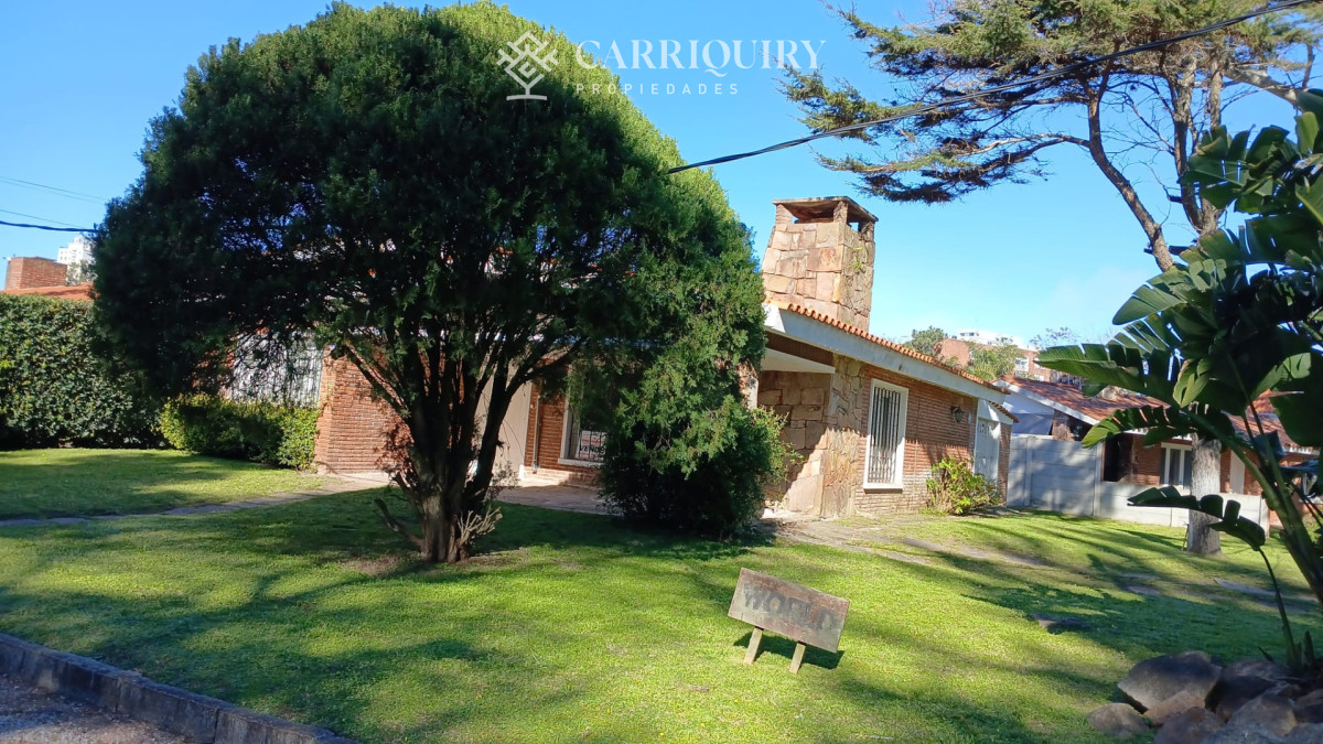 Casa ID.10601/En-venta-casa-de-1-dormitorio-con-dependencia-en-Cantegril - Gran oportunidad casa en venta el corazon de playa mansa a 350 metros del mar