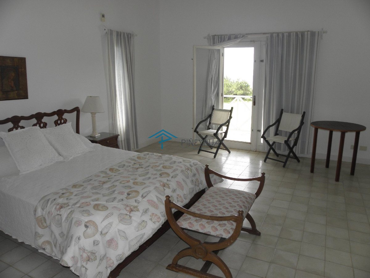 Casa ID.393 - Venta de exclusiva casa sobre la playa en Punta Piedras.