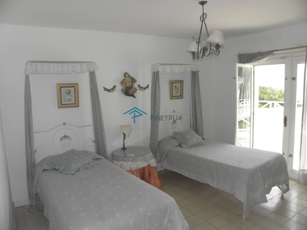Casa ID.393 - Venta de exclusiva casa sobre la playa en Punta Piedras.
