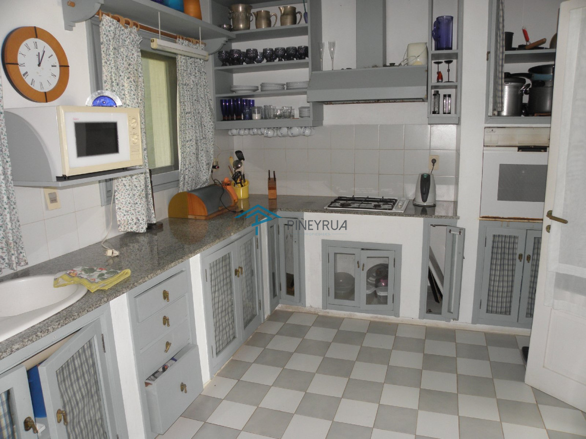 Casa ID.393 - Venta de exclusiva casa sobre la playa en Punta Piedras.