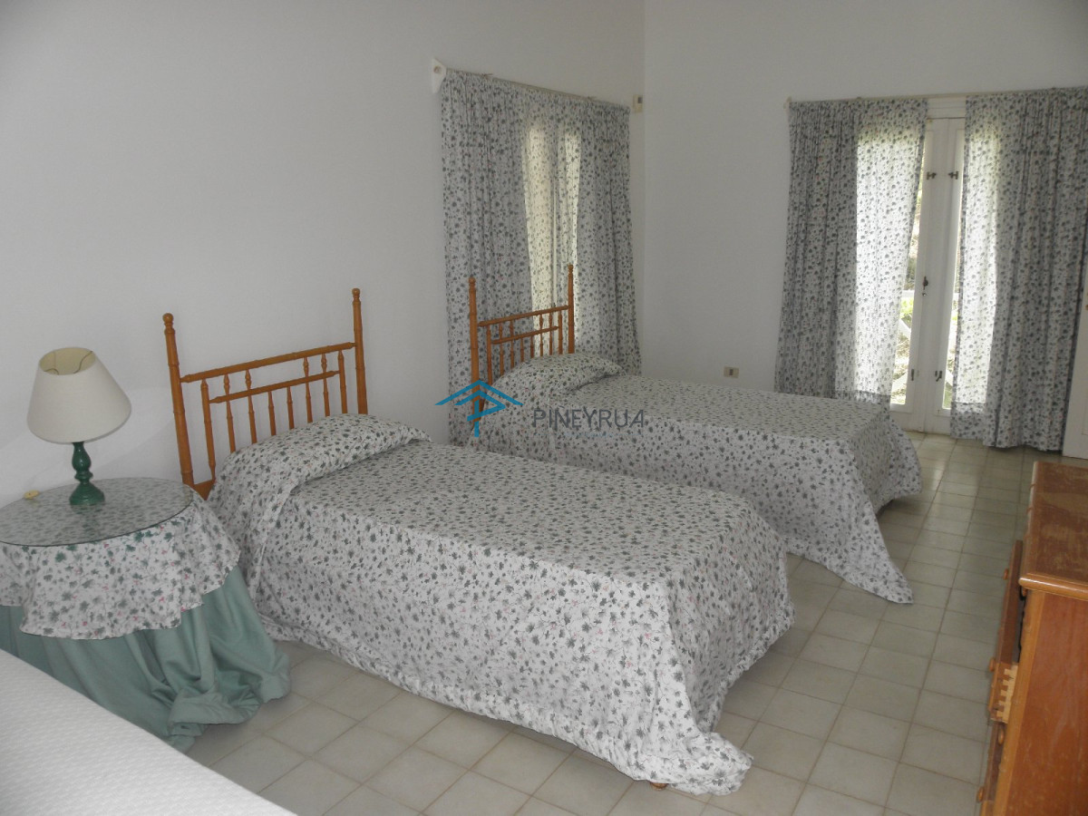 Casa ID.393 - Venta de exclusiva casa sobre la playa en Punta Piedras.