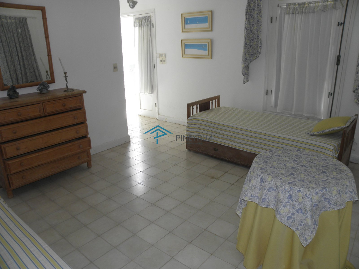Casa ID.393 - Venta de exclusiva casa sobre la playa en Punta Piedras.