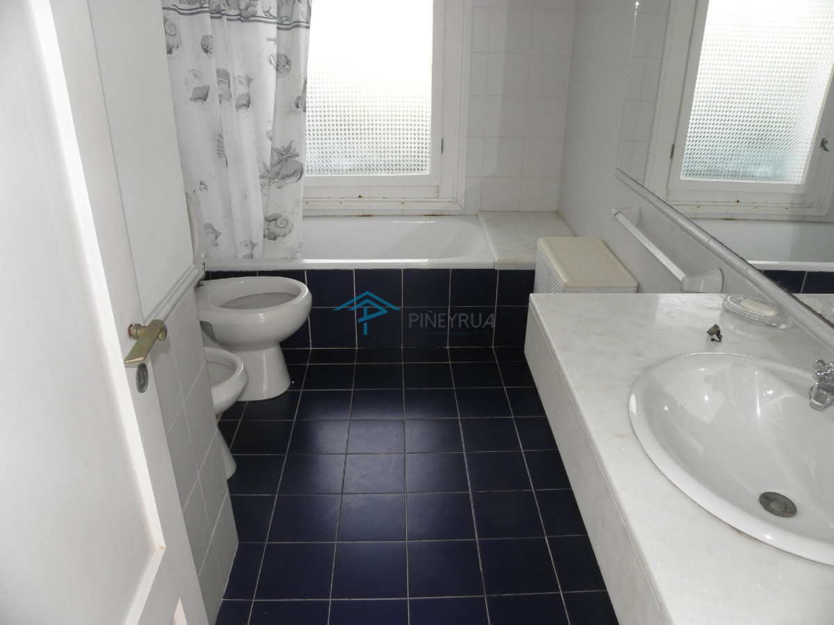 Casa ID.393 - Venta de exclusiva casa sobre la playa en Punta Piedras.