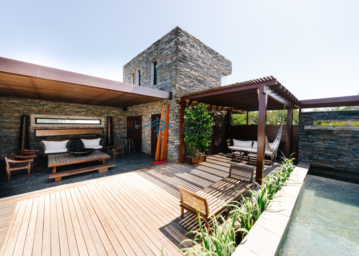 CASA EN PUNTA PIEDRAS 