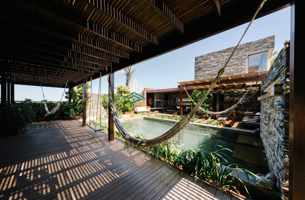 CASA EN PUNTA PIEDRAS 