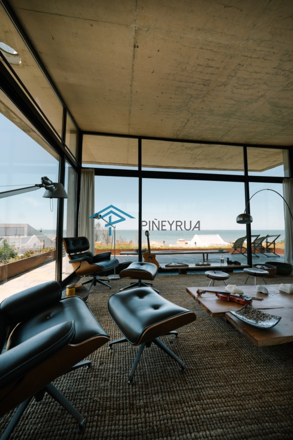 CASA EN PUNTA PIEDRAS 
