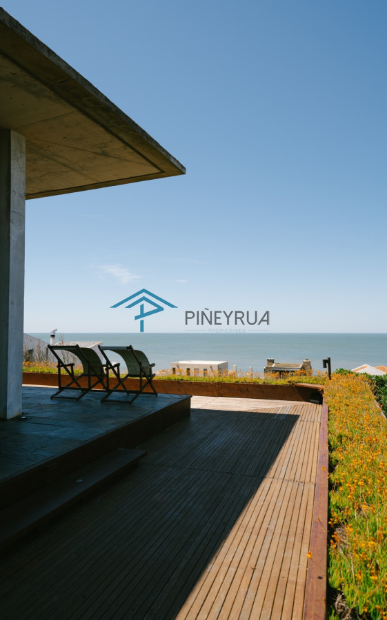 CASA EN PUNTA PIEDRAS 