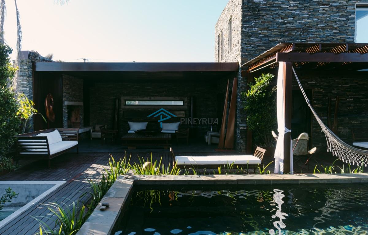 CASA EN PUNTA PIEDRAS 