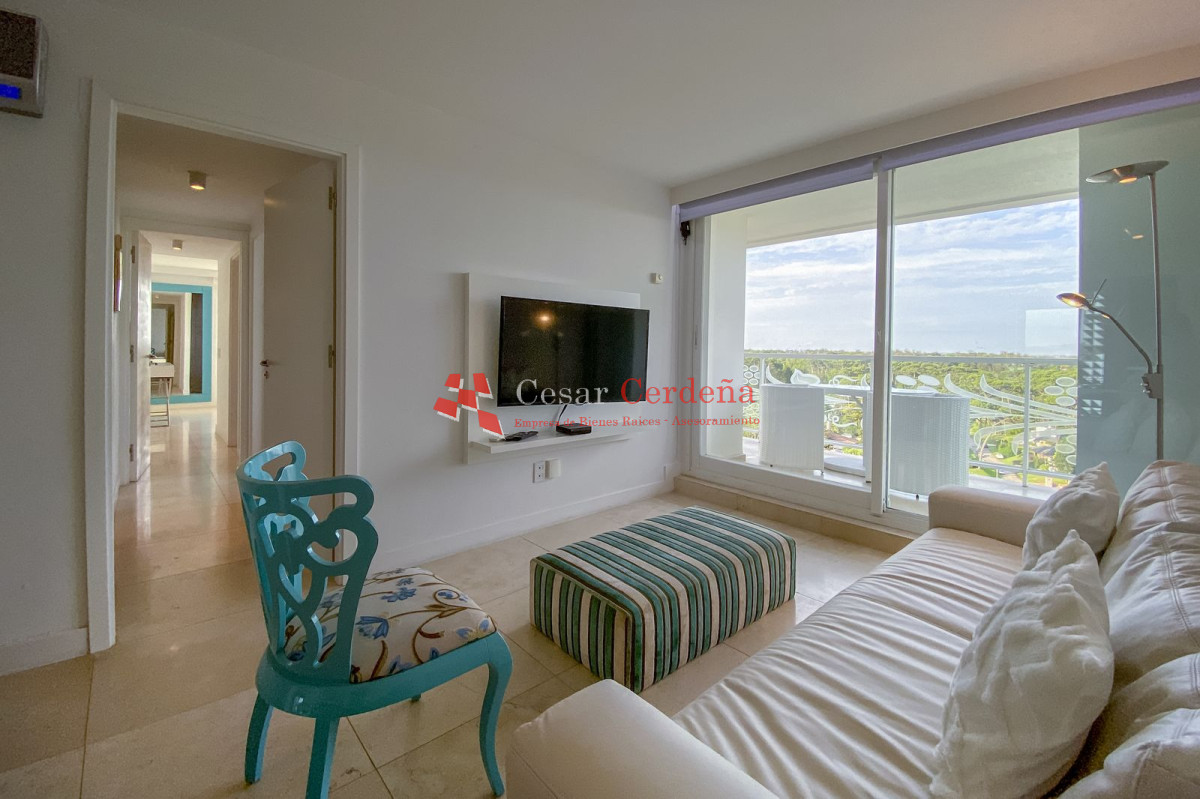 VENTA - 2 dormitorios, piso muy alto en Torre de categoria y distincion - CCB1487A