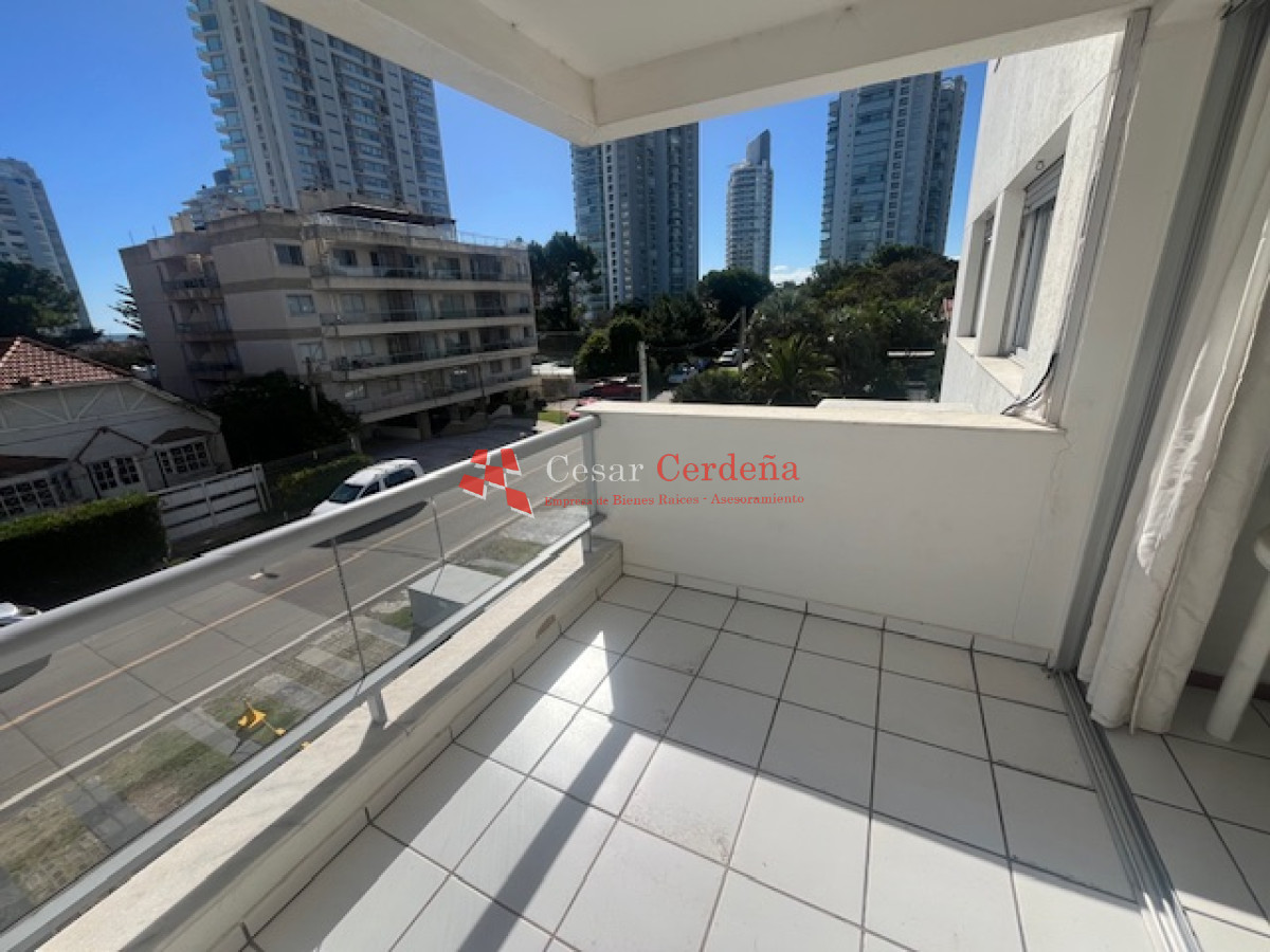 Apartamento ID.1923 - VENTA - Playa mansa, 2 dormitorios a metros del mar