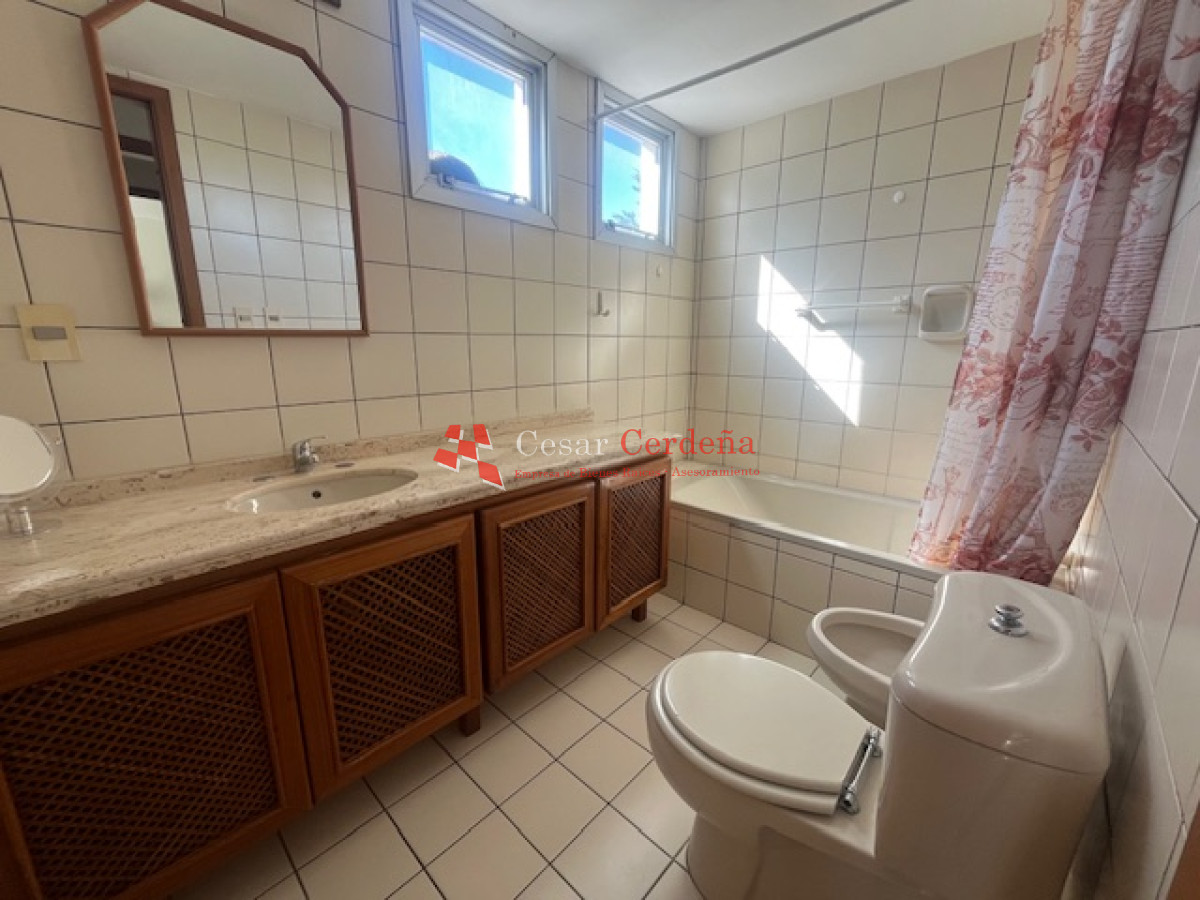 Apartamento ID.1923 - VENTA - Playa mansa, 2 dormitorios a metros del mar